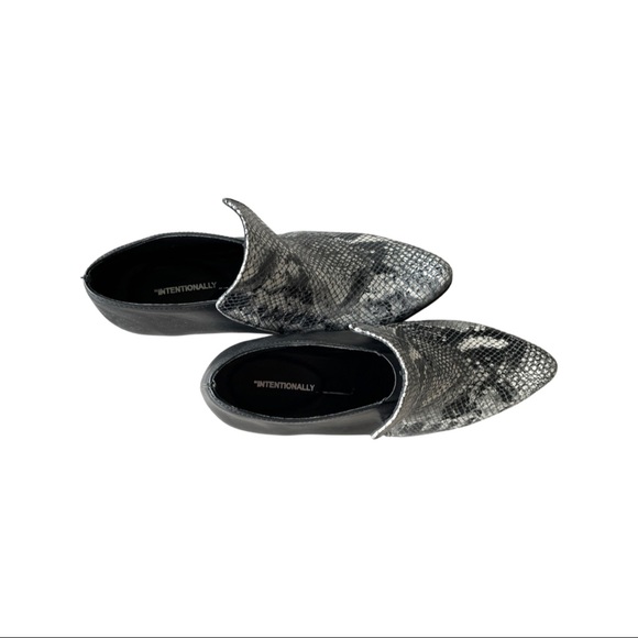 Intentionally Black faux Croc & Leather mid-rise boots - Picture 3 of 5